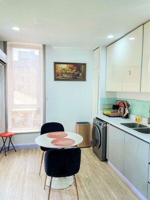 Apartment, 2 Bedrooms, Balcony, City View | Dining - Luxurious 2-bedroom Apartment in Lagos With City View (Lagos)