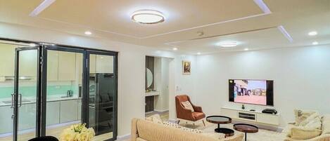 Apartment, 2 Bedrooms, Balcony, City View | Interior