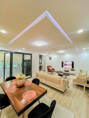 Interior - Luxurious 2-bedroom Apartment in Lagos With City View (Lagos)