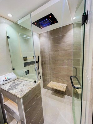 Apartment, 2 Bedrooms, Balcony, City View | Bathroom