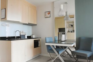 Fridge, microwave, stovetop, electric kettle