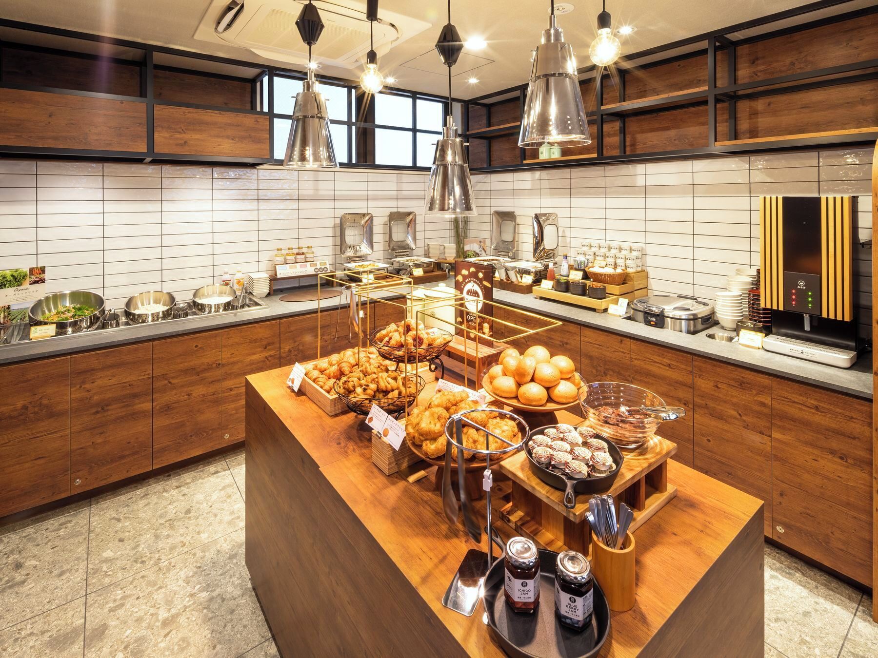 Café da manhã com buffet grátis todos os dias