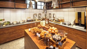 A buffet area with various food items and condiments. - SUPER HOTEL Nagoya Natural Hot Spring Shinkansenguchi (Nagoya)