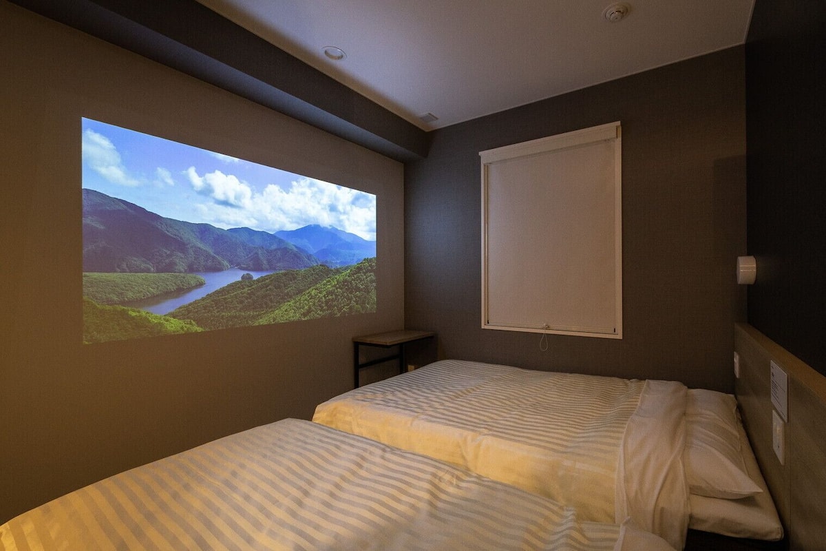 Down duvets, desk, laptop workspace, soundproofing
