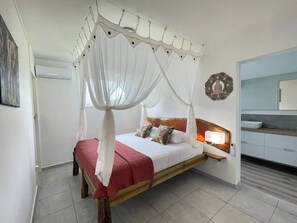 2 chambres, coffres-forts dans les chambres, fer et planche à repasser