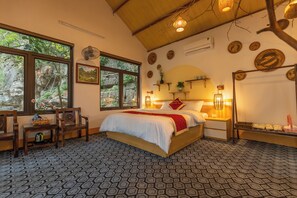 Villa familiar, vista al patio | Minibar, cortinas blackout, insonorización y wifi gratis 