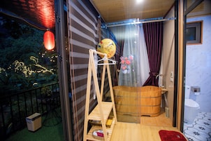 Panoramic Suite, Mountain View | Minibar, blackout drapes, soundproofing, free WiFi