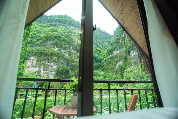 Deluxe Bungalow, Mountain View | Minibar, blackout drapes, soundproofing, free WiFi