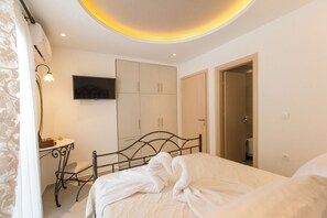 1 bedroom, desk, iron/ironing board, free WiFi - Pithos apartments is a complex of 5 full equipped apartments (Thira - Santorini)