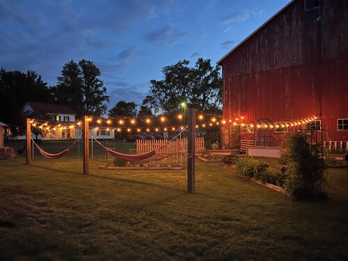 5-bedroom FarmHouse with WiFi,  Large Gathering Room, Dining kitchen in Nappanee