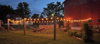 5-bedroom FarmHouse with WiFi,  Large Gathering Room, Dining kitchen in Nappanee