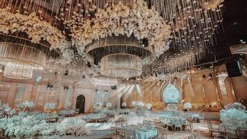 زفاف داخل الفندق