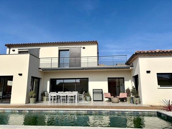 Pool - VILLA with swimming pool in PERNES LES FONTAINES (Pernes-les-Fontaines)