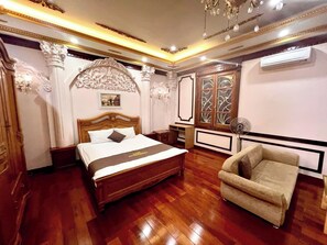 Grand Apartment - Van Cao by HPT Home (Hai Phong)