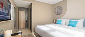 Homeinn Hotel (Weifang Xinhua Road Shengli East Street City Government Plaza)