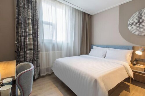 Homeinn Hotel (Weifang Xinhua Road Shengli East Street City Government Plaza)