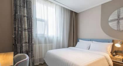 Homeinn Hotel (Weifang Xinhua Road Shengli East Street City Government Plaza)