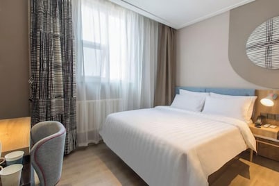 Homeinn Hotel (Weifang Xinhua Road Shengli East Street City Government Plaza)