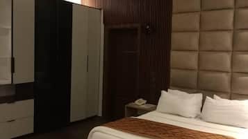 Deluxe-dobbeltværelse - balkon - byudsigt | Skrivebord, arbejdsområde til bærbare computere, gratis Wi-Fi