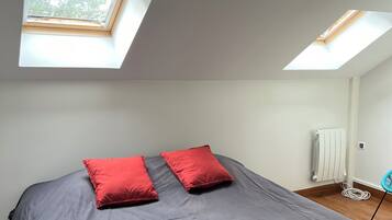 7 bedrooms, bed sheets