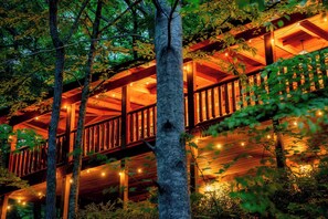Exterior - Family Fun Chalet: Hot Tub, Game Room & Mountain Views! (Sevierville)