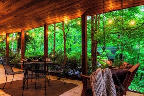 屋外ダイニングエリア