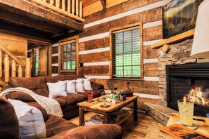 Fernseher, Kamin, DVD-Player, Tischfußball