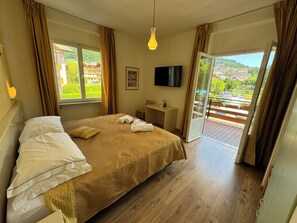 Kahden hengen standard-huone (yksi tai kaksi sänkyä), terassi | Ilmainen Wi-Fi