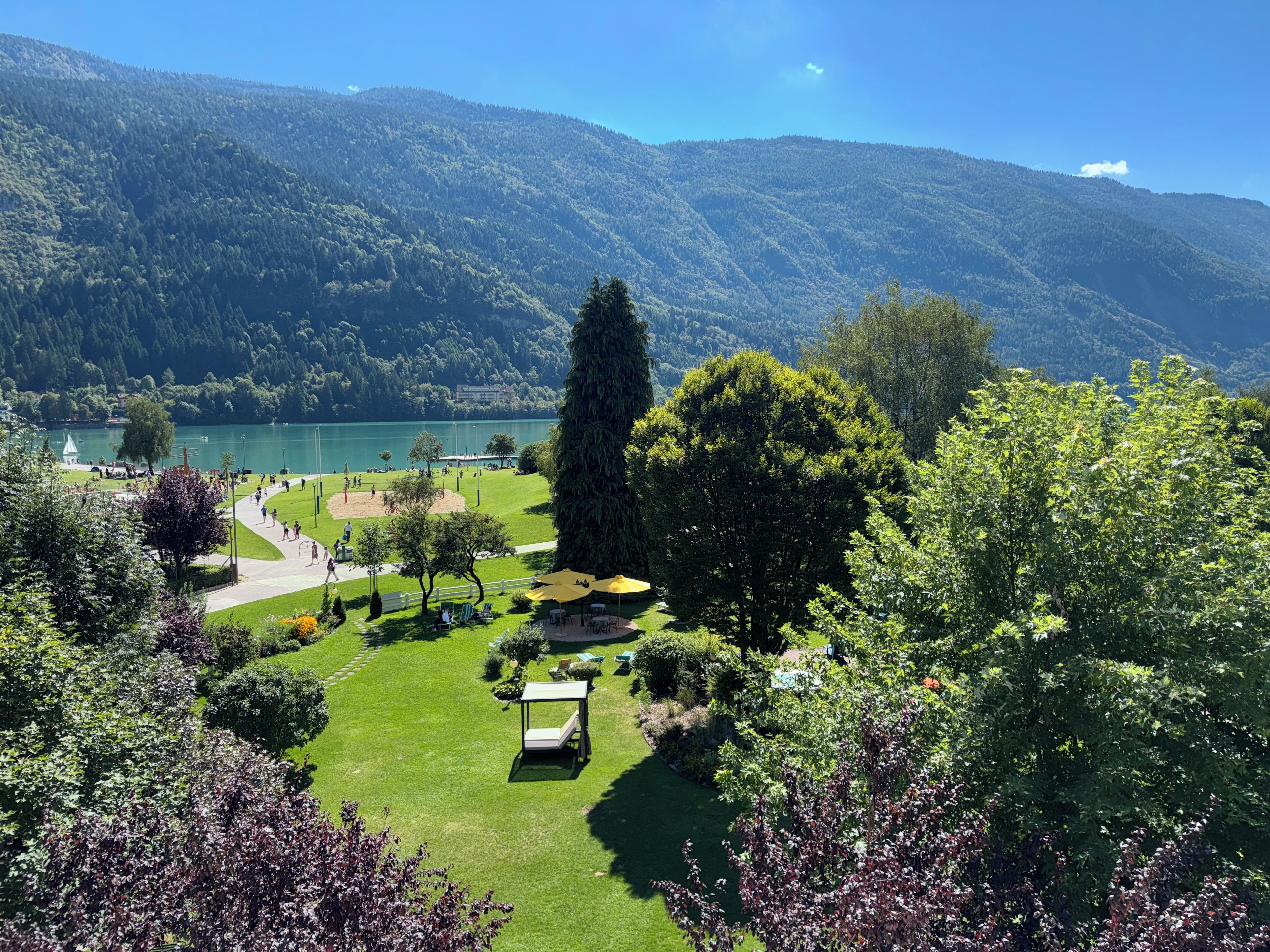 Camera Standard con letto matrimoniale o 2 letti singoli, vista lago | Minibar, Wi-Fi gratuito, lenzuola