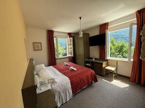 Standard Double or Twin Room, Garden View
