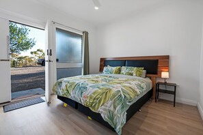 5 bedrooms, iron/ironing board, WiFi, bed sheets - A Tranquil Retreat with Breath-taking Views (Darley)