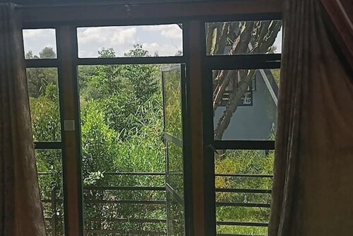 Topi Cottages ( Perfect getaway for 3)