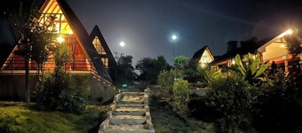Topi Cottages ( Perfect getaway for 3)
