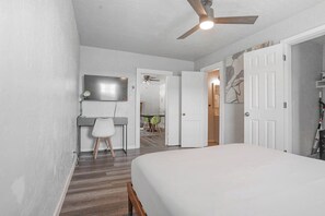 1 bedroom, free WiFi, bed sheets - 1BR Apt | 7 min to Integris Baptist Medical | Kitchen, Wi-Fi, Free Parking #20A (Oklahoma City)