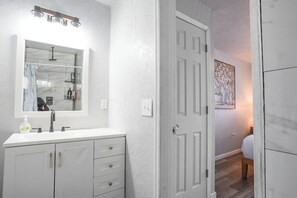 Hair dryer, towels - 1BR Apt | 7 min to Integris Baptist Medical | Kitchen, Wi-Fi, Free Parking #20A (Oklahoma City)