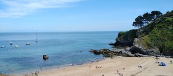 House with pool, close to beach and shops