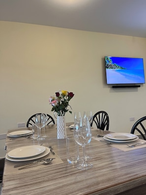 Dining - Luxurious 2-bedroom apartment, 1st floor, 180 m2/1,937 sq ft (Ukunda)