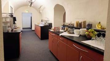 Desayuno buffet diario (EUR 17.90 por persona)