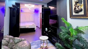 Căn hộ dành cho gia đình, ban công, quang cảnh thành phố | Khu phòng khách