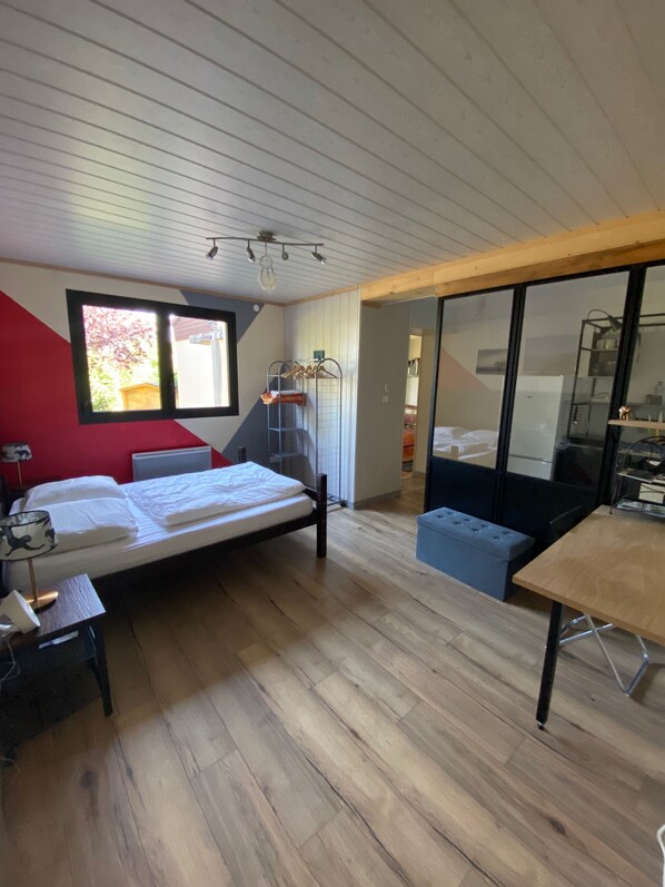1 bedroom, desk, iron/ironing board, travel cot - Single-storey, bucolic T 2 in the Combrailles region of Puy-de-Dôme. (Saint-Hilaire-la-Croix)