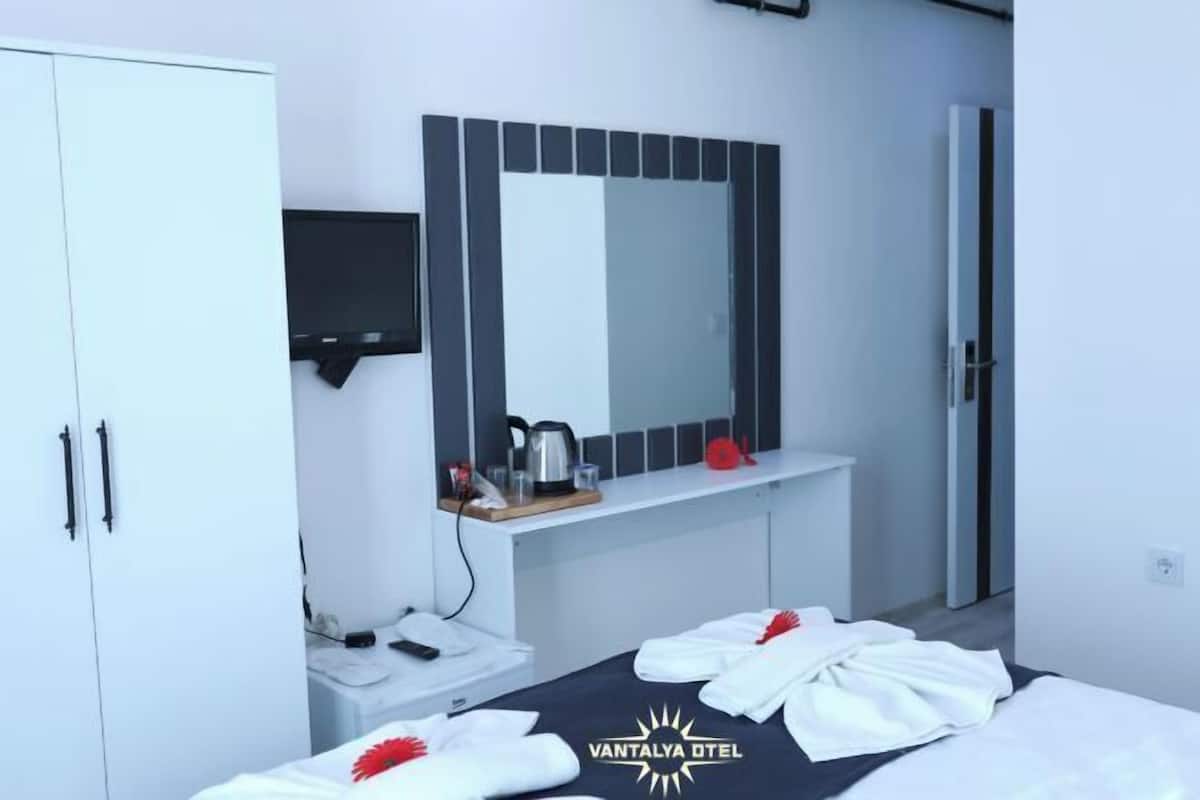 Laptop workspace, free WiFi