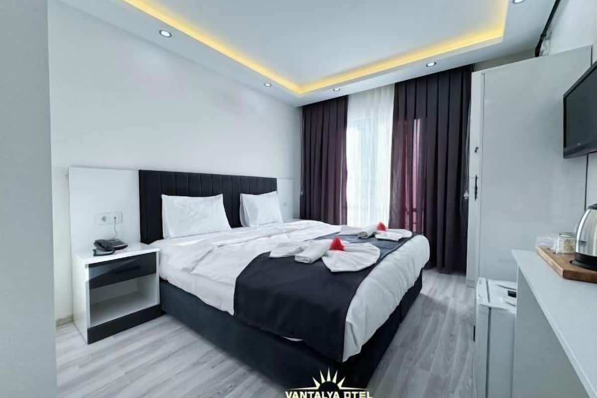 Laptop workspace, free WiFi