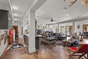 Interior - The Ultimate Gentleman's Retreat (Appling)