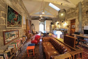 Smart TV, fireplace, computer monitors, printers