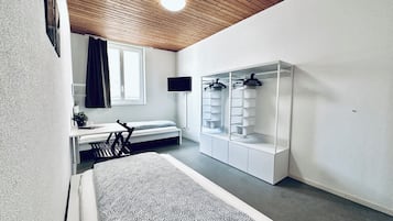 Desk, laptop workspace, free WiFi