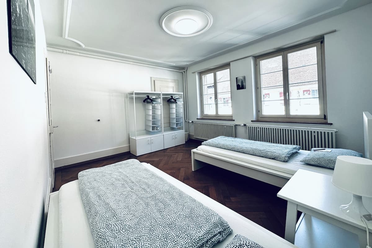 Gruppen Apartment | Desk, laptop workspace, free WiFi