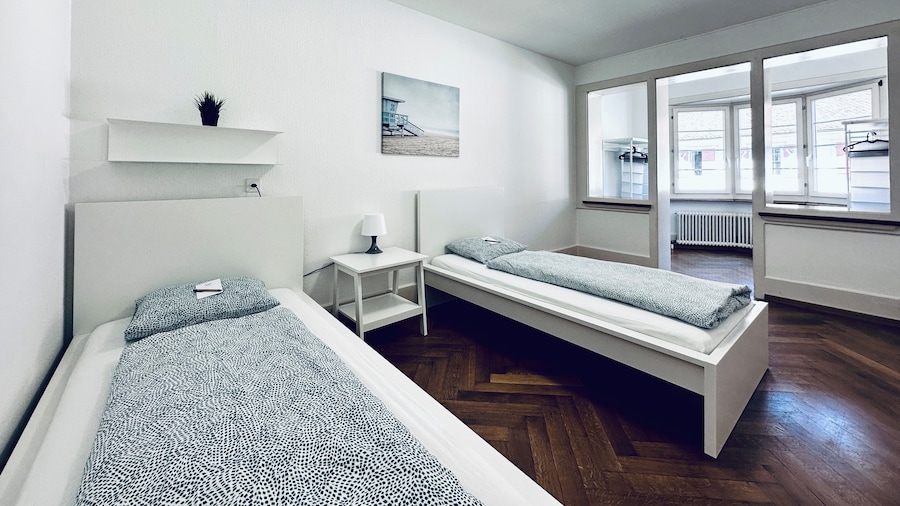 ZIMMERzuVERMIETEN.ch バルストール