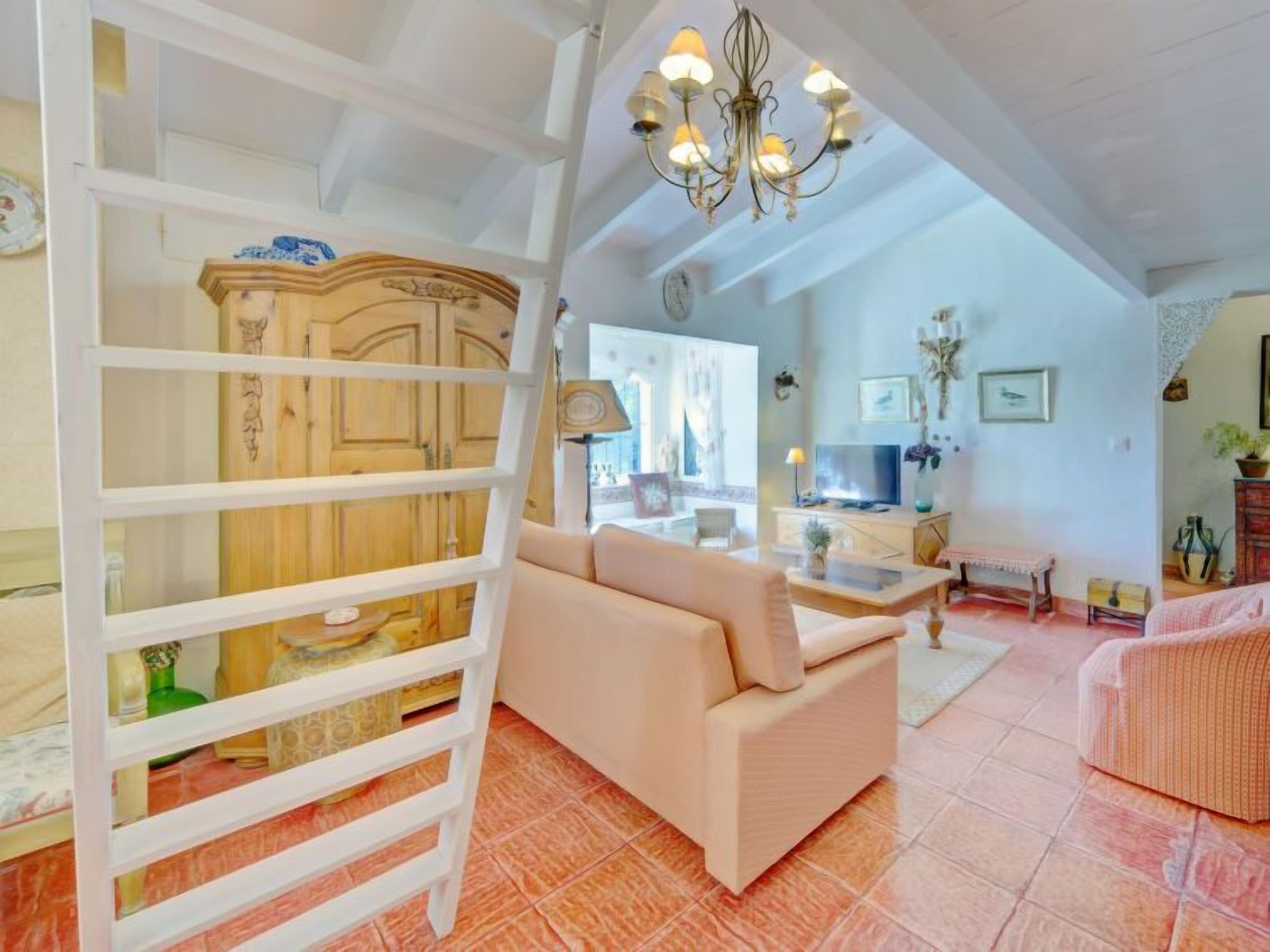 House, 5 Bedrooms, Terrace | Living area