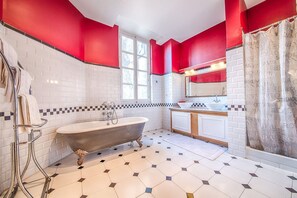Superior Apartment, Ensuite, Garden View (Rêve d'Afrique) | Bathroom - Maison de Fogasses (Avignon)