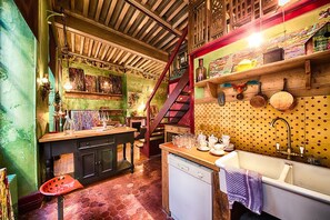 Romantic Apartment, Ensuite (Un Autre Monde) | Private kitchen